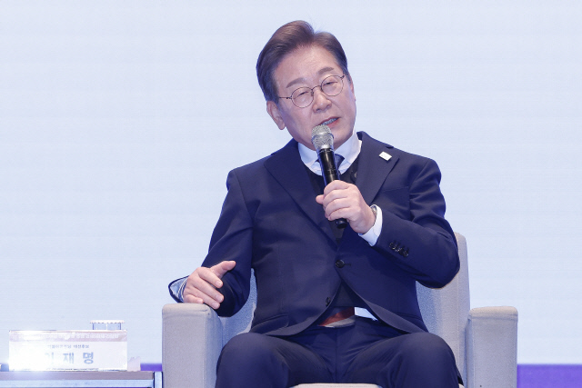 이재명 더불어민주당 대선 후보가 8일 서울 중구 대한상공회의소에서 열린 경제5단체장과 간담회에 참석해 발언하고 있다. [국회사진기자단]